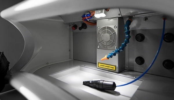 レーザー溶接機 内部