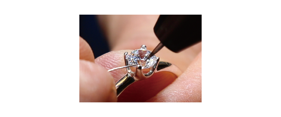 100cの使用例 爪の先端を補修